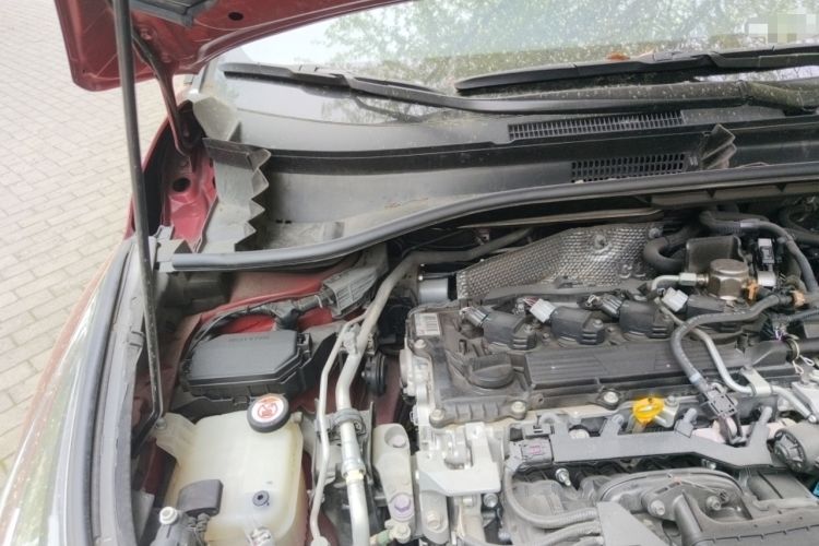 Used Toyota C-HR 2018 2.0L Leading with Sunroof China V Standard Engine Bay Right