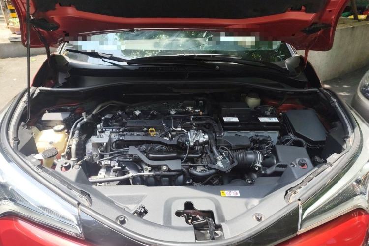 Used Toyota C-HR 2018 2.0L Flagship Sunroof Version China VI Standard Engine Bay