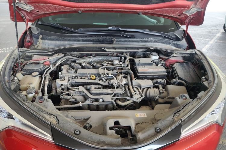 Used Toyota C-HR 2018 2.0L Leading with Sunroof China VI Standard Engine Bay