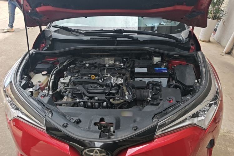 Used Toyota C-HR 2018 2.0L Leading with Sunroof China V Standard Engine Bay
