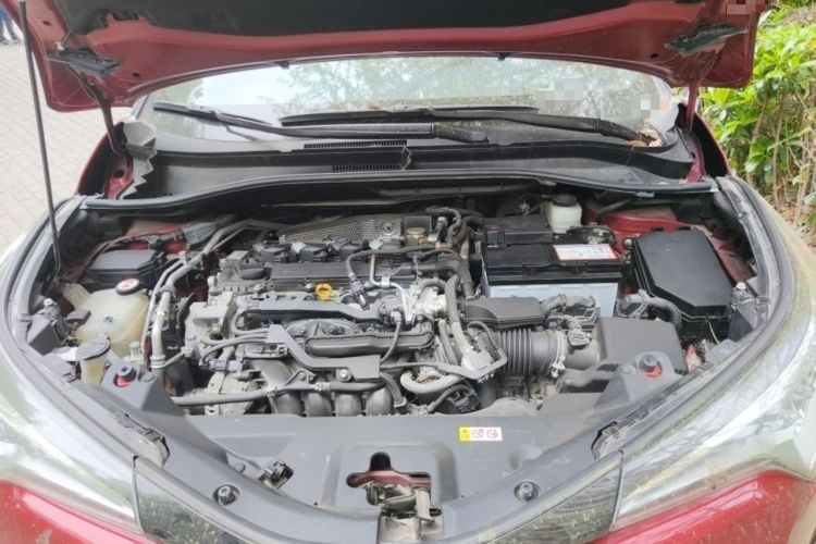 Used Toyota C-HR 2018 2.0L Leading with Sunroof China V Standard Engine Bay