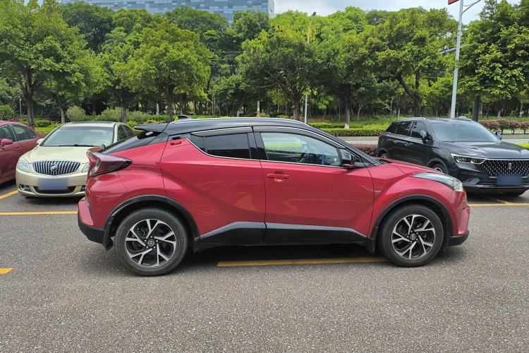 Used Toyota C-HR 2018 2.0L Luxury Sunroof Version China VI Standard Exterior 1