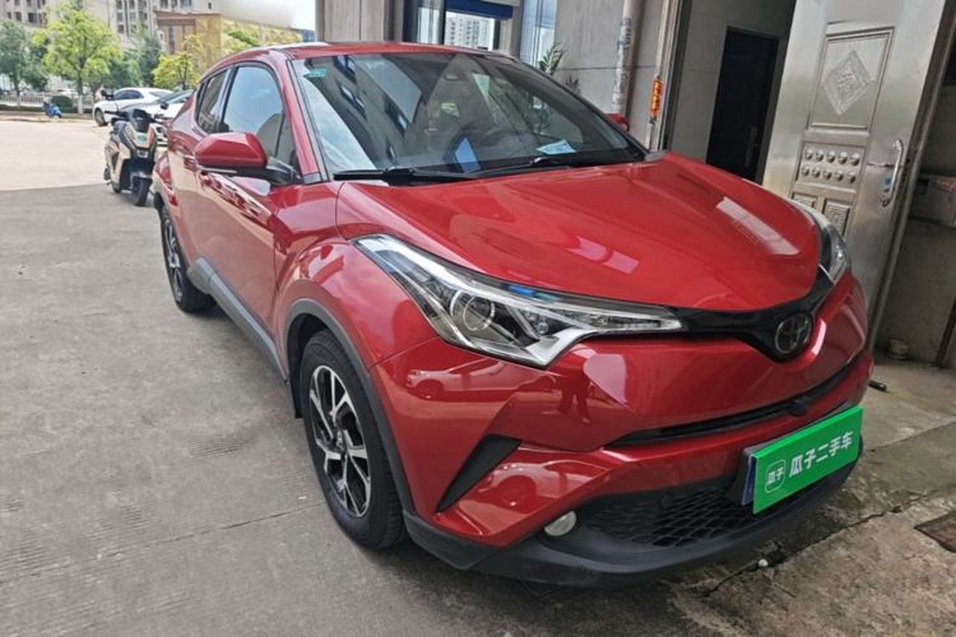 Used Toyota C-HR 2018 2.0L Leading with Sunroof China V Standard Exterior 1