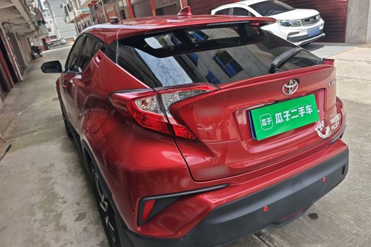 Used Toyota C-HR 2018 2.0L Leading with Sunroof China V Standard Exterior 2