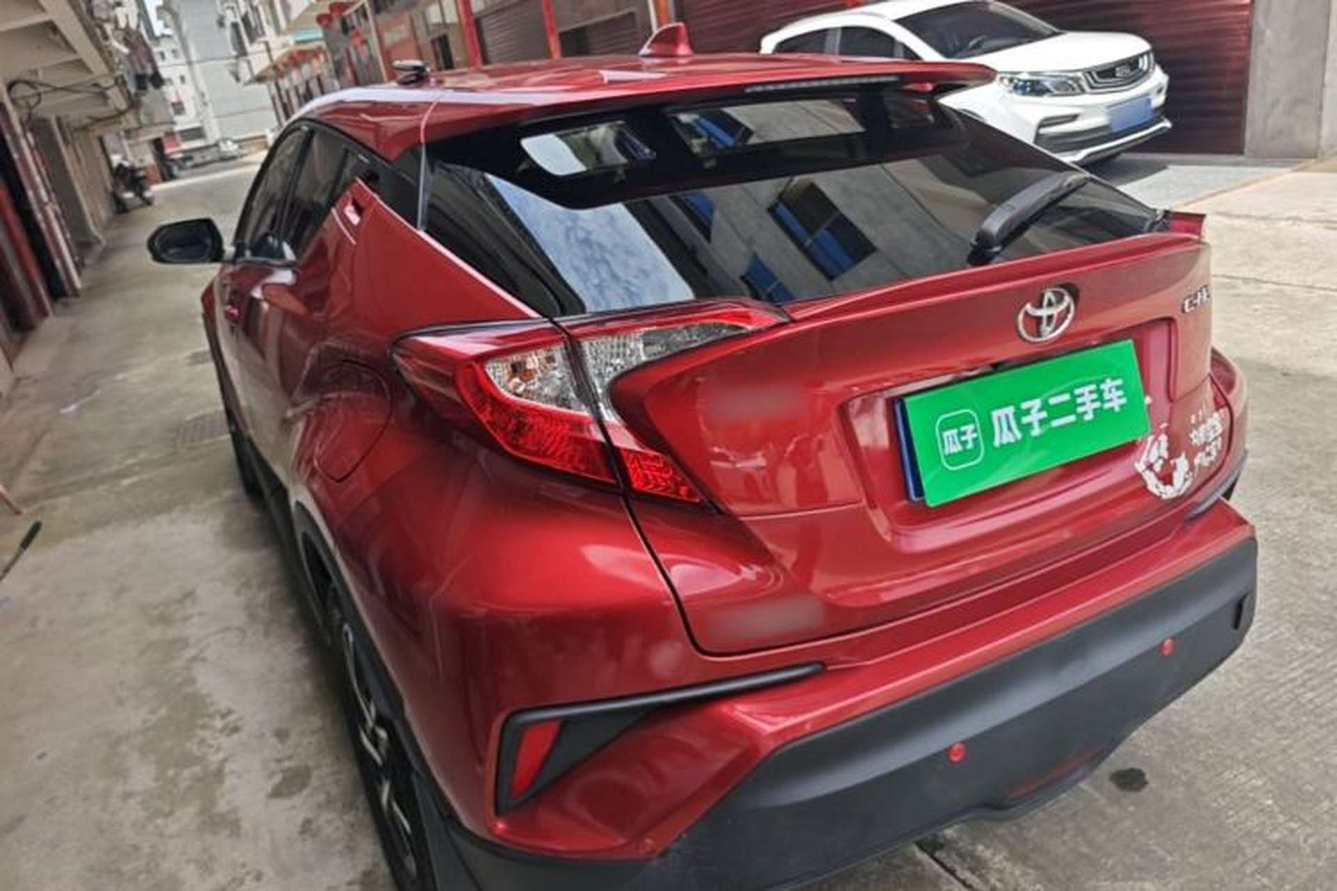 Used Toyota C-HR 2018 2.0L Leading with Sunroof China V Standard Exterior 2