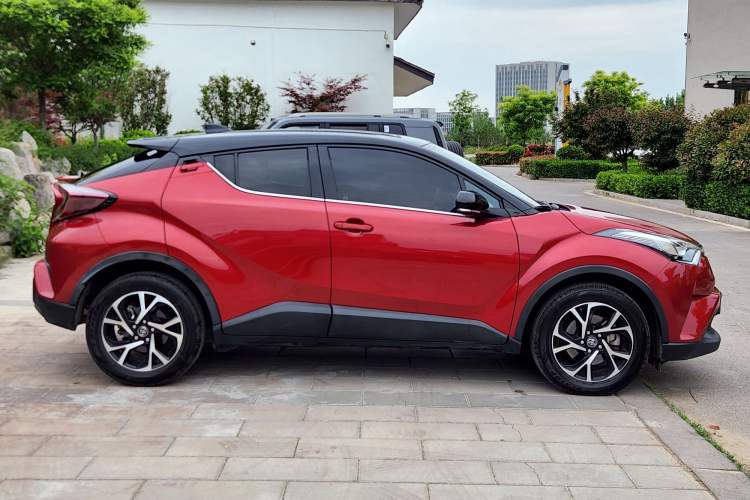 Used Toyota C-HR 2018 2.0L Luxury Sunroof Version China VI Standard Exterior 3
