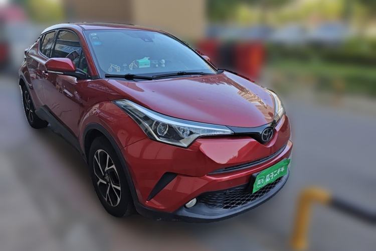 Used Toyota C-HR 2018 2.0L Leading with Sunroof China VI Standard Front Right 45 Deg