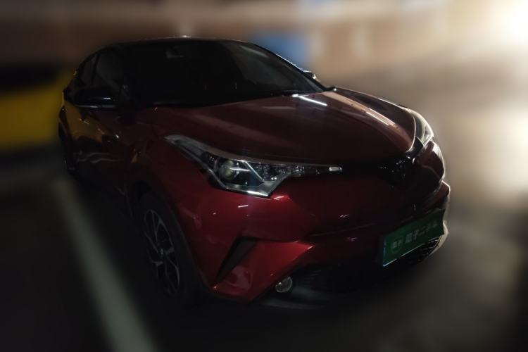 Used Toyota C-HR 2018 2.0L Leading with Sunroof China VI Standard Front Right 45 Deg