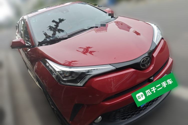 Used Toyota C-HR 2018 2.0L Luxury Sunroof Version China VI Standard Front Right 45 Deg