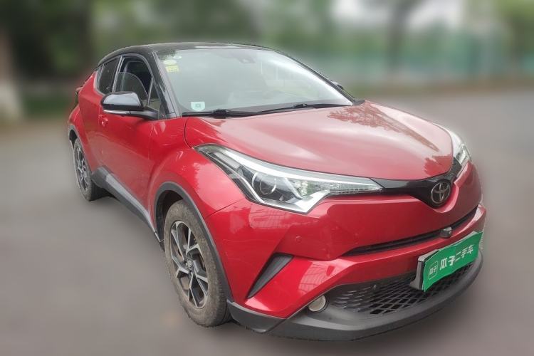 Used Toyota C-HR 2018 2.0L Leading Edition China V-standard Front Right 45 Deg