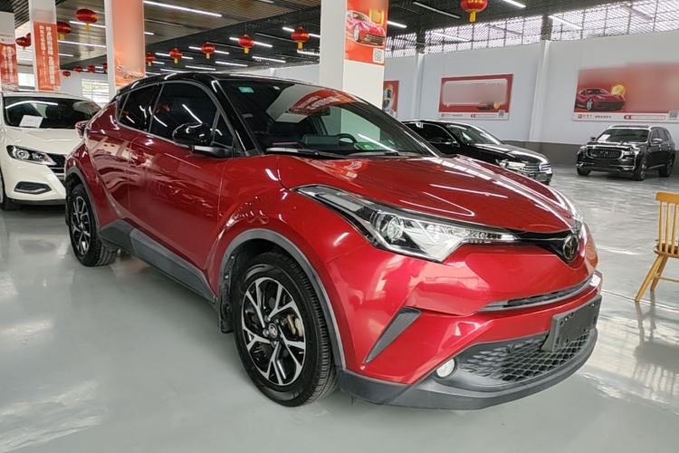Used Toyota C-HR 2018 2.0L Leading with Sunroof China V Standard Front Right 45 Deg