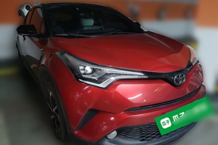 Used Toyota C-HR 2018 2.0L Luxury Sunroof Version China VI Standard Front Right 45 Deg