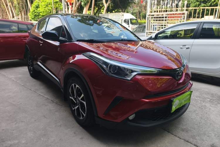 Used Toyota C-HR 2018 2.0L Leading Edition China V-standard Front Right 45 Deg