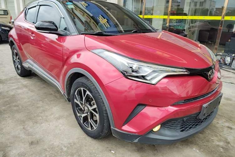 Used Toyota C-HR 2018 2.0L Flagship Version China V Standard Front Right 45 Deg