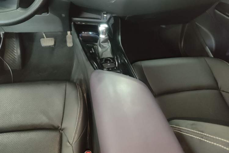 Used Toyota C-HR 2018 2.0L Leading Edition China V-standard Gear Lever