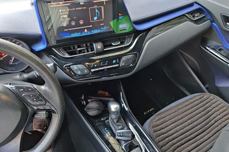 Used Toyota C-HR 2018 2.0L Leading with Sunroof China VI Standard Gear Lever