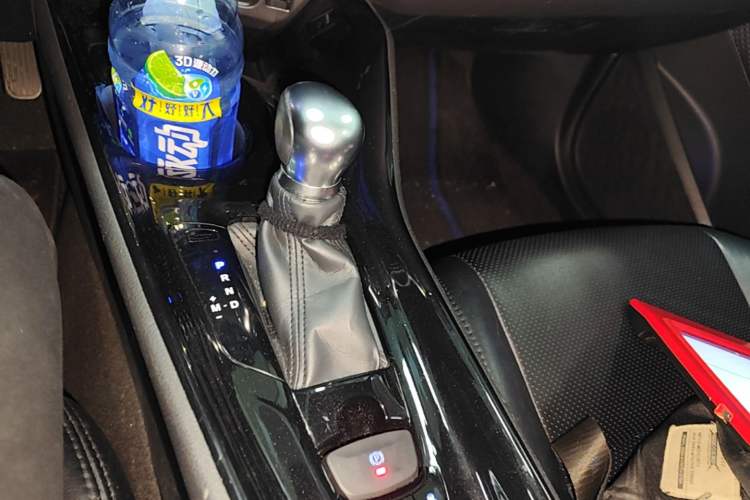 Used Toyota C-HR 2018 2.0L Luxury Edition China VI Standard Gear Lever