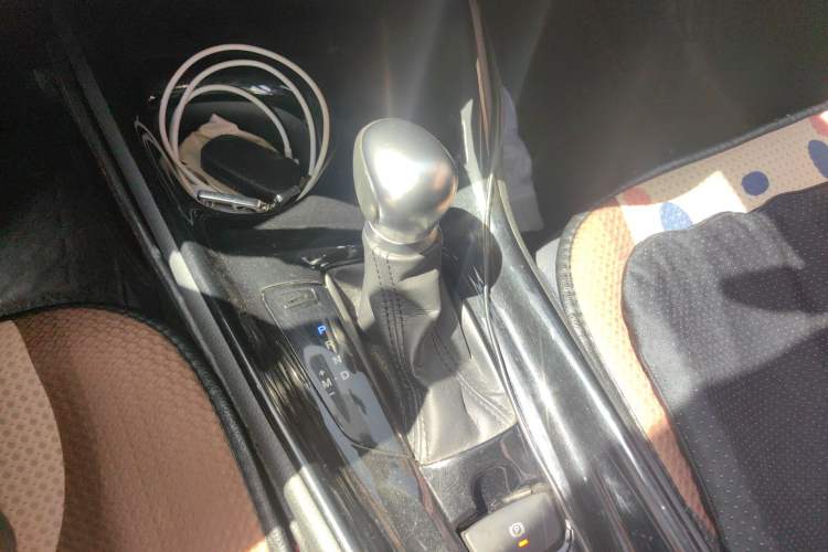 Used Toyota C-HR 2018 2.0L Leading with Sunroof China VI Standard Gear Lever