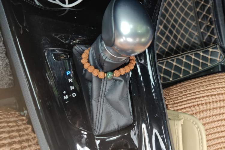 Used Toyota C-HR 2018 2.0L Luxury Sunroof Version China VI Standard Gear Lever