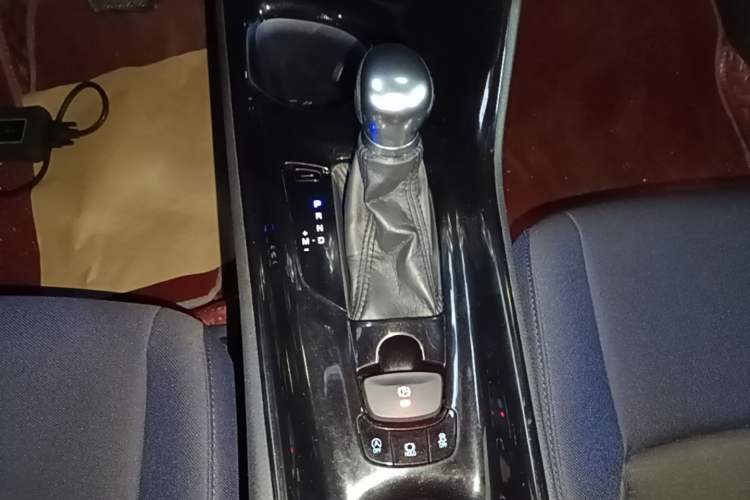 Used Toyota C-HR 2018 2.0L Leading with Sunroof China VI Standard Gear Lever