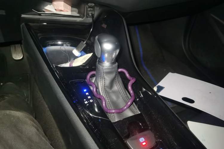 Used Toyota C-HR 2018 2.0L Luxury Sunroof Version China VI Standard Gear Lever