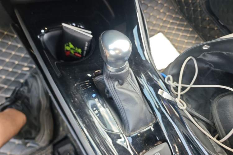 Used Toyota C-HR 2018 2.0L Leading with Sunroof China VI Standard Gear Lever