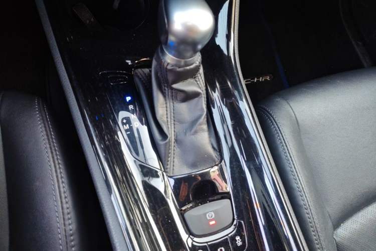 Used Toyota C-HR 2018 2.0L Flagship Edition China VI Standard Gear Lever