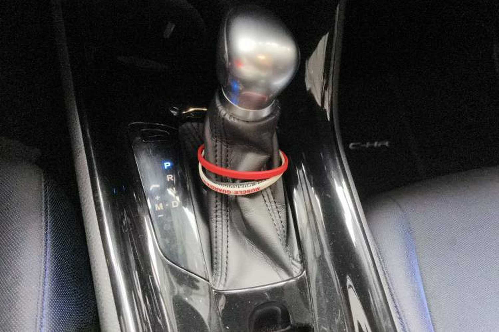 Used Toyota C-HR 2018 2.0L Luxury Edition China VI Standard Gear Lever