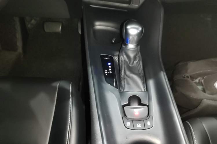 Used Toyota C-HR 2018 2.0L Elite Edition China V standard Gear Lever