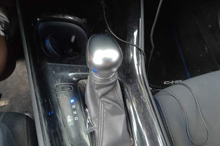 Used Toyota C-HR 2018 2.0L Leading with Sunroof China VI Standard Gear Lever