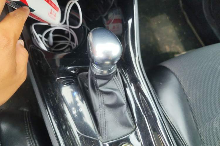 Used Toyota C-HR 2018 2.0L Luxury Edition China VI Standard Gear Lever