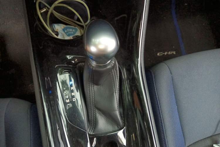 Used Toyota C-HR 2018 2.0L Luxury Edition China VI Standard Gear Lever