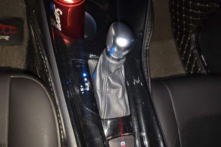 Used Toyota C-HR 2018 2.0L Leading with Sunroof China VI Standard Gear Lever