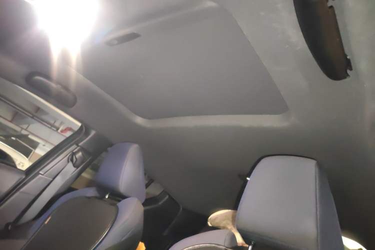 Used Toyota C-HR 2018 2.0L Leading with Sunroof China VI Standard Headliner