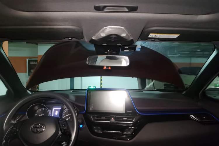 Used Toyota C-HR 2018 2.0L Luxury Sunroof Version China VI Standard Headliner