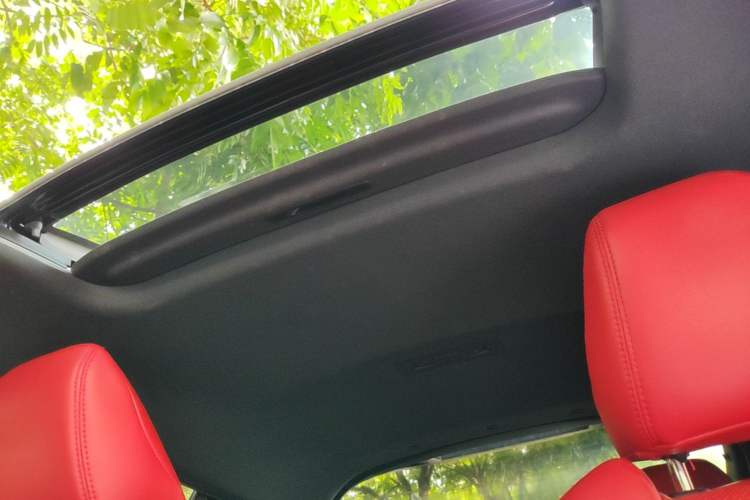Used Toyota C-HR 2018 2.0L Luxury Sunroof Version China VI Standard Headliner