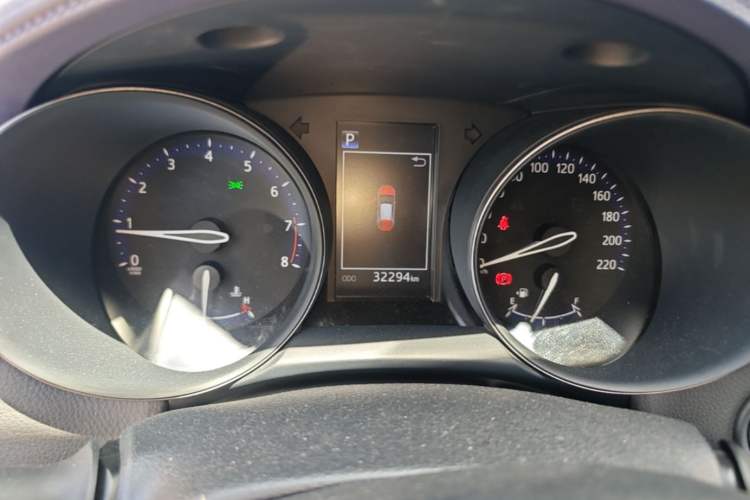Used Toyota C-HR 2018 2.0L Leading with Sunroof China VI Standard Instrument Cluster