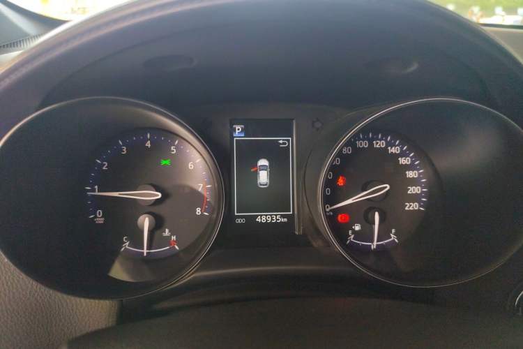Used Toyota C-HR 2018 2.0L Leading with Sunroof China VI Standard Instrument Cluster
