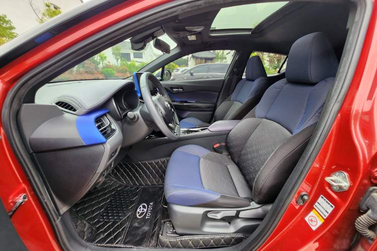 Used Toyota C-HR 2018 2.0L Luxury Sunroof Version China VI Standard Interior 1