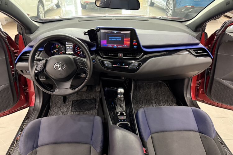 Used Toyota C-HR 2018 2.0L Luxury Edition China V Standard Interior 1