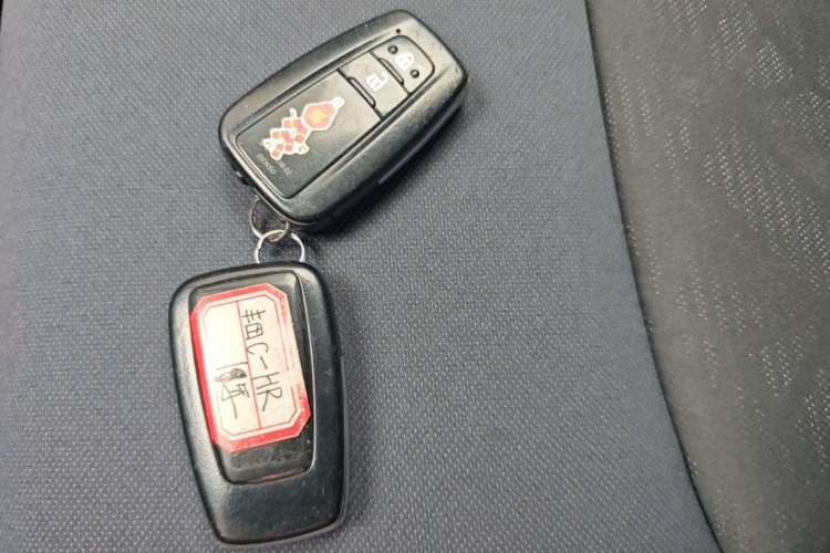 Used Toyota C-HR 2018 2.0L Leading with Sunroof China V Standard Interior 1