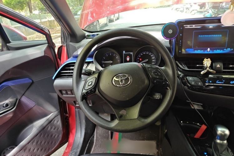 Used Toyota C-HR 2018 2.0L Leading Edition China VI Interior 2