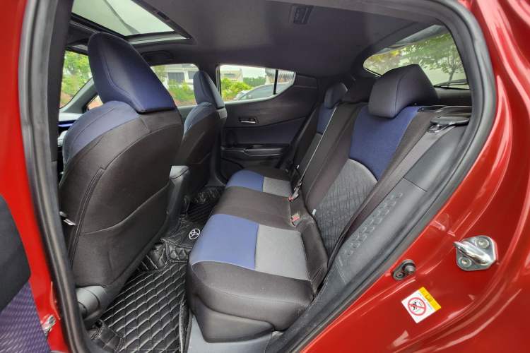 Used Toyota C-HR 2018 2.0L Luxury Sunroof Version China VI Standard Interior 2