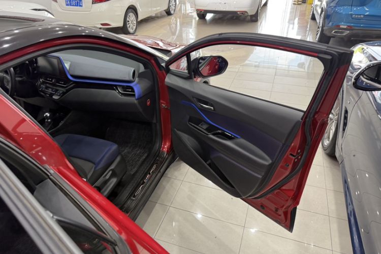 Used Toyota C-HR 2018 2.0L Luxury Edition China V Standard Interior 2