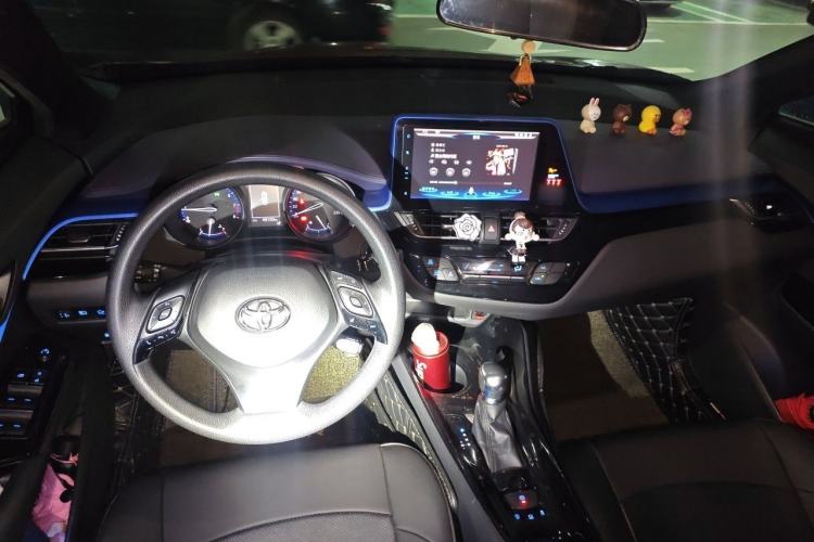 Used Toyota C-HR 2018 2.0L Leading with Sunroof China VI Standard Interior 2