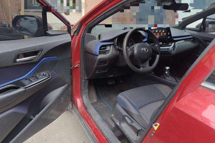 Used Toyota C-HR 2018 2.0L Leading with Sunroof China VI Standard Interior 3