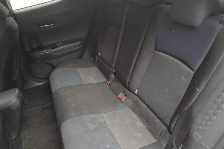 Used Toyota C-HR 2018 2.0L Leading with Sunroof China VI Standard Interior 4