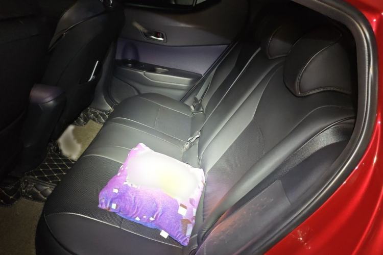 Used Toyota C-HR 2018 2.0L Leading with Sunroof China VI Standard Interior 4