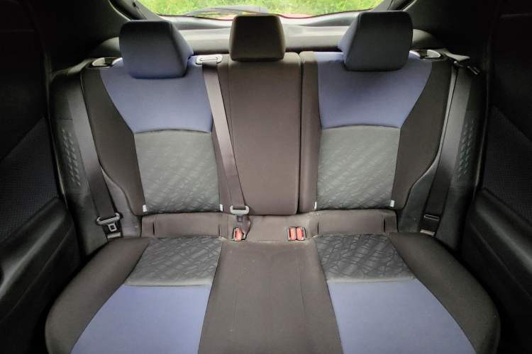 Used Toyota C-HR 2018 2.0L Luxury Sunroof Version China VI Standard Interior 5