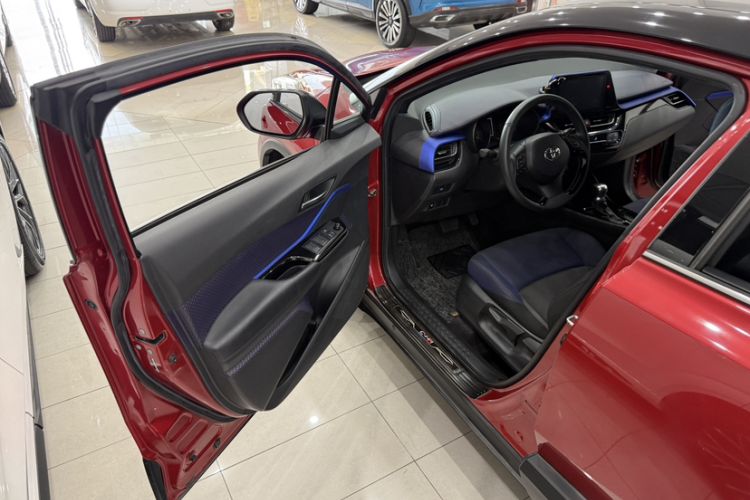 Used Toyota C-HR 2018 2.0L Luxury Edition China V Standard Interior 6